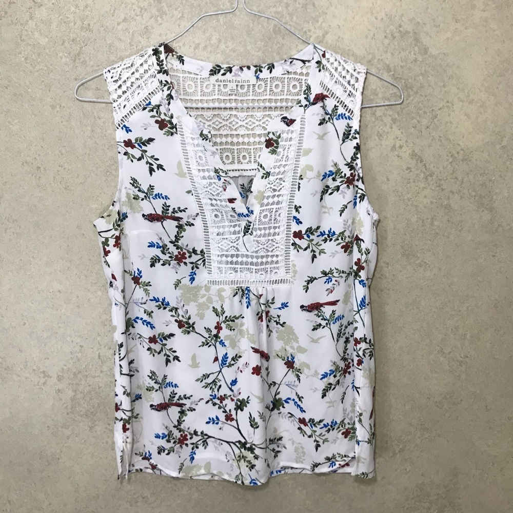 Daniel Rainn floral crocheted top